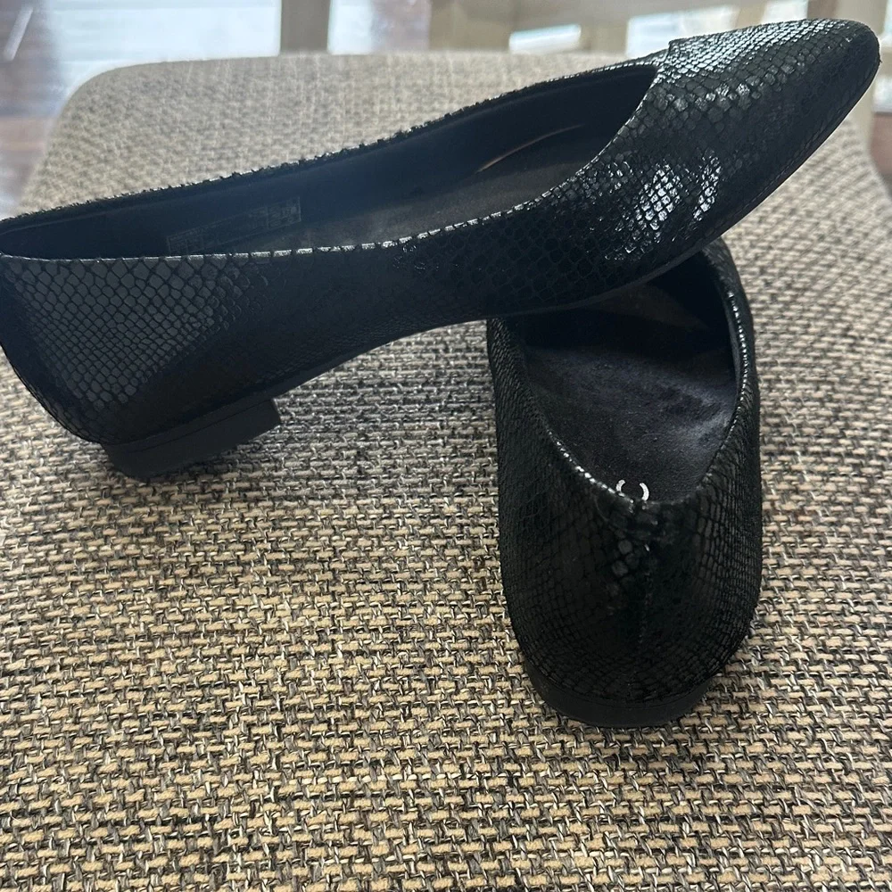 Vionic Caballo Snakeskin Pointed Toe Flats Orthotic Comfort Shoes Size 5
